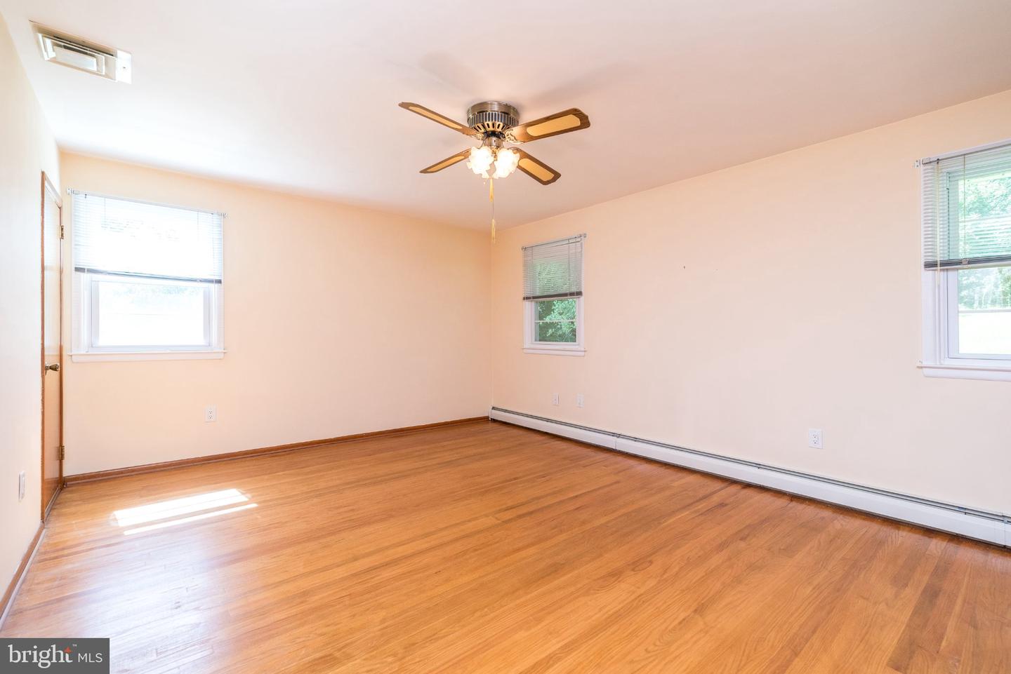 928 Twining Rd Property Photo 12