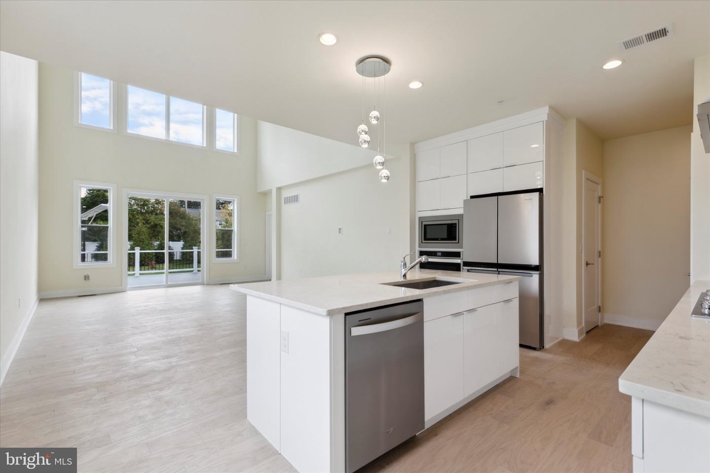 674 Levering St Property Photo 4