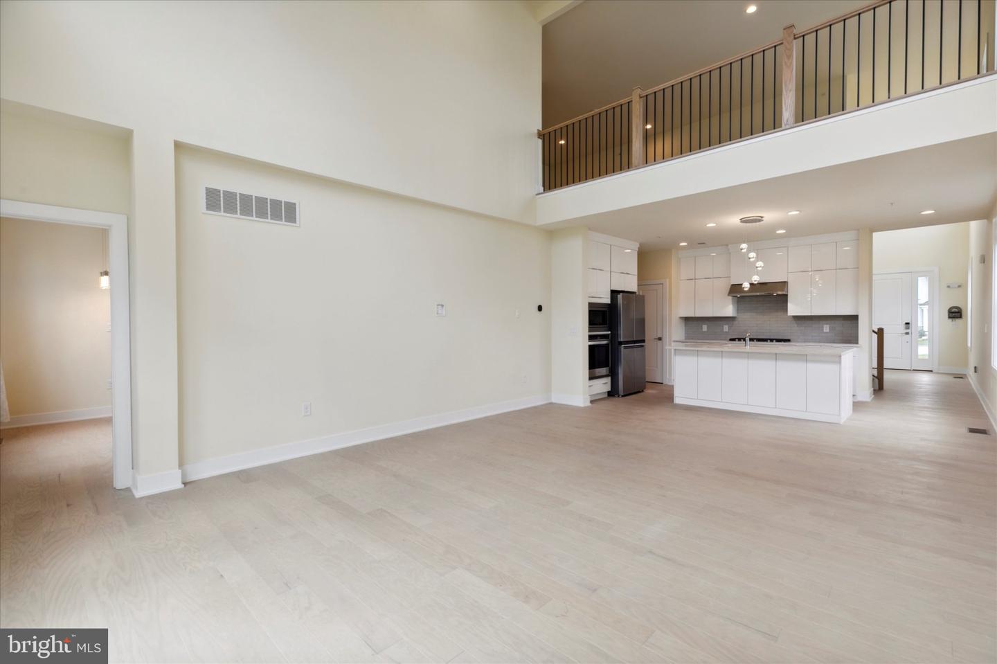 674 Levering St Property Photo 6