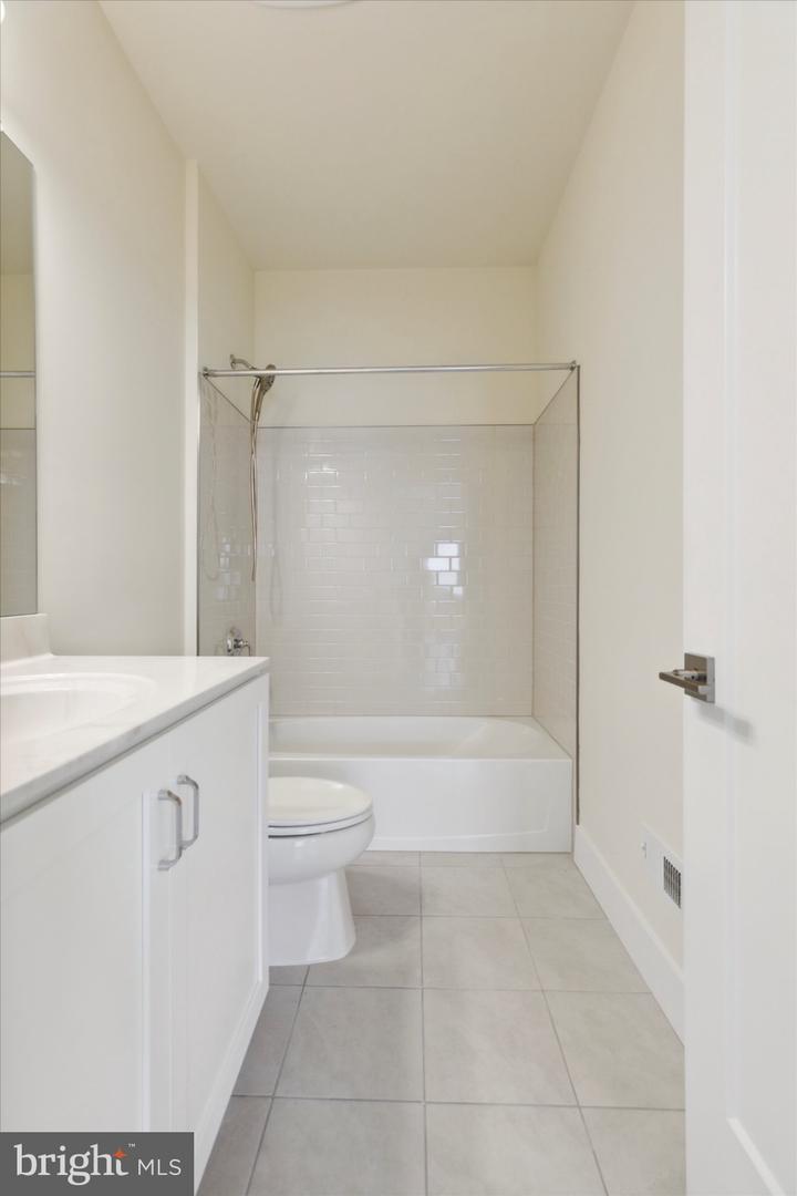 674 Levering St Property Photo 14