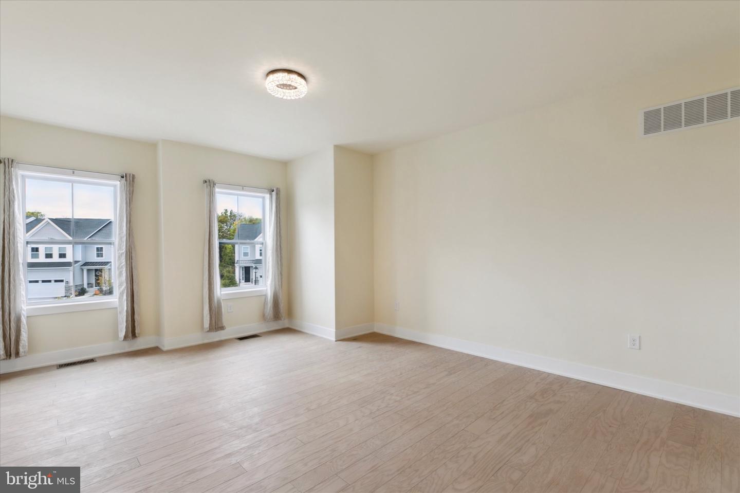 674 Levering St Property Photo 17