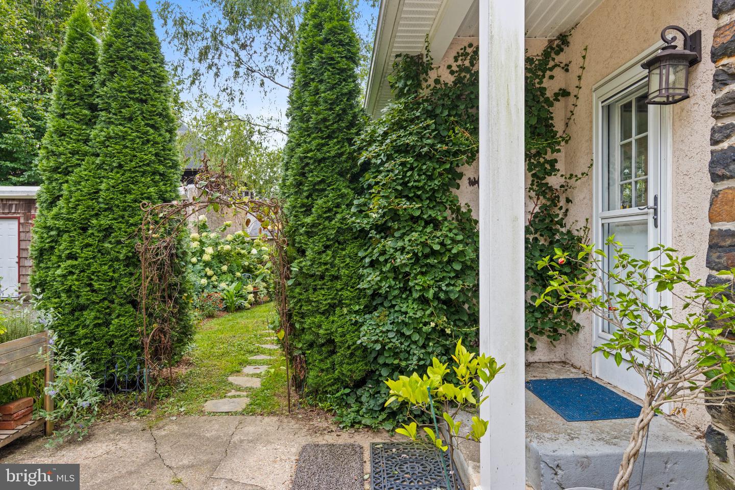 106 Woodside Ave Property Photo 34
