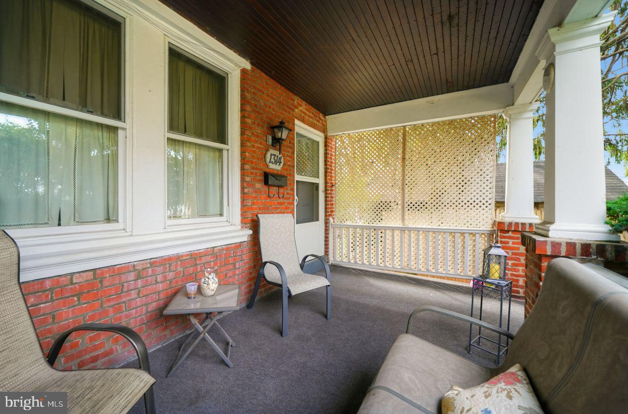 1314 Pine St Property Photo 3