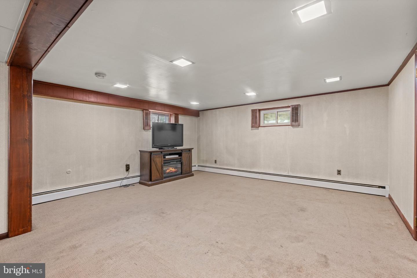 641 Caroline Dr # Property Photo 29