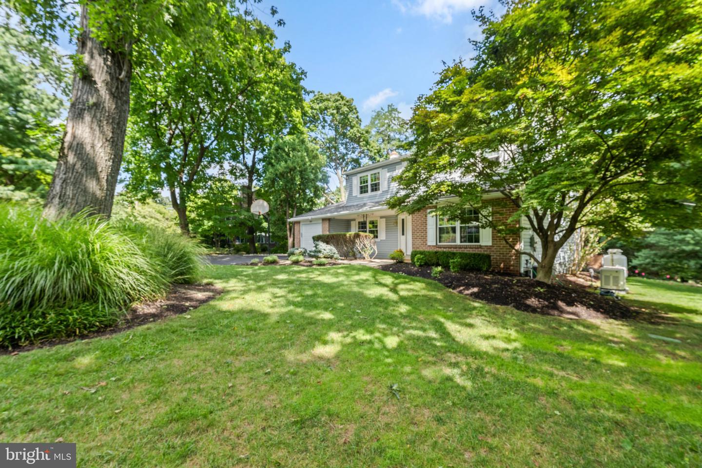 801 Pardee Ln Property Photo 2