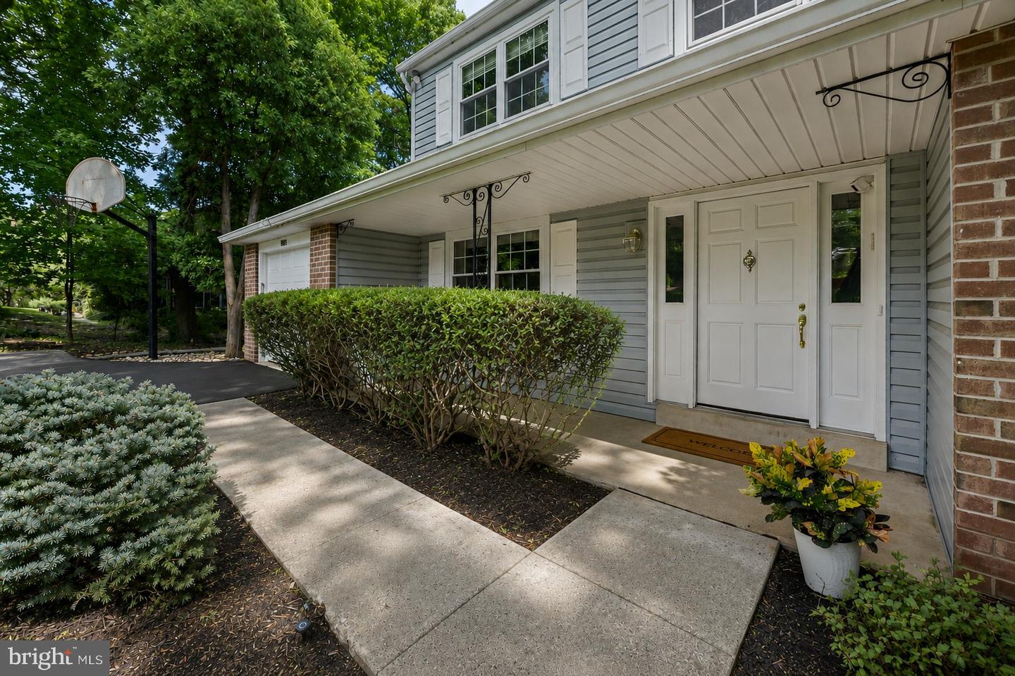 801 Pardee Ln Property Photo 3
