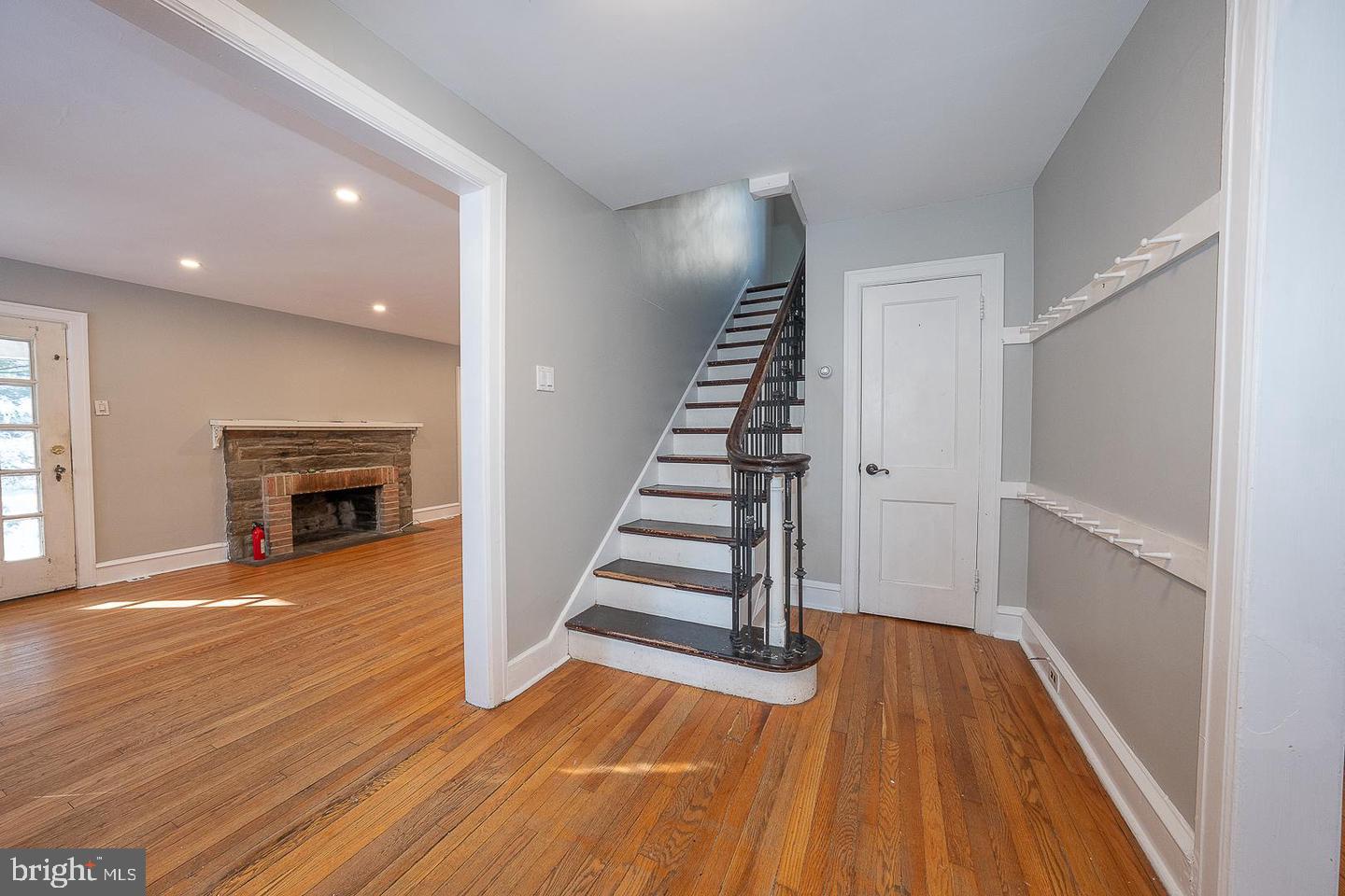 625 Chelten Hills Dr Property Photo 3