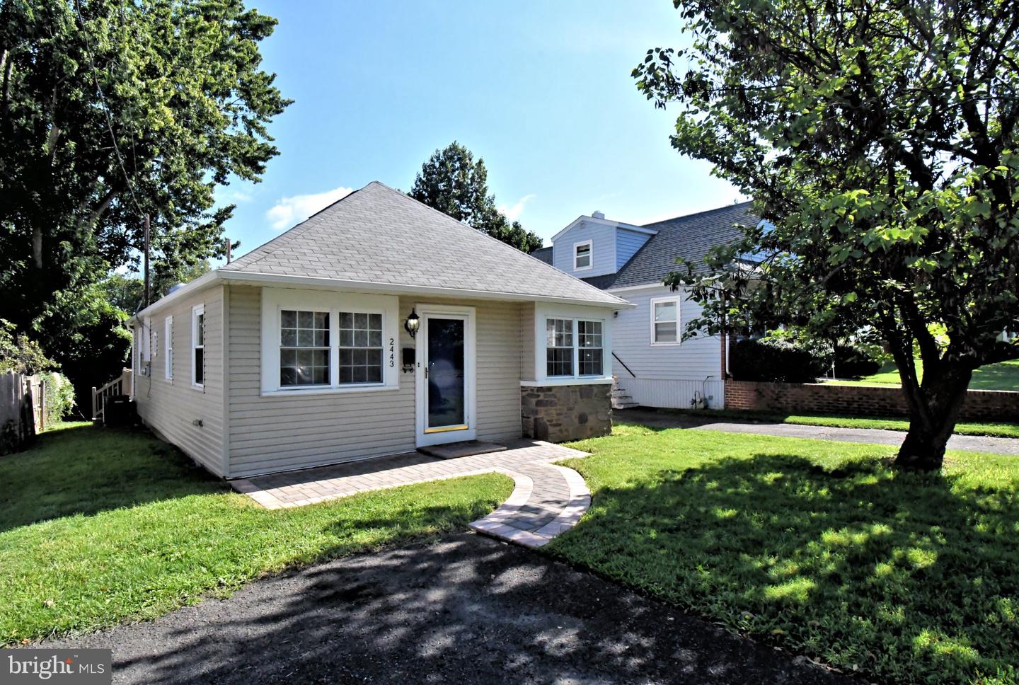 2443 Norwood Ave # Property Photo 1