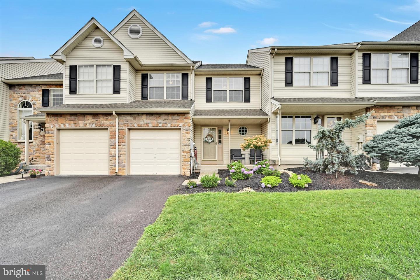 2806 Gateway Dr # Property Photo 1