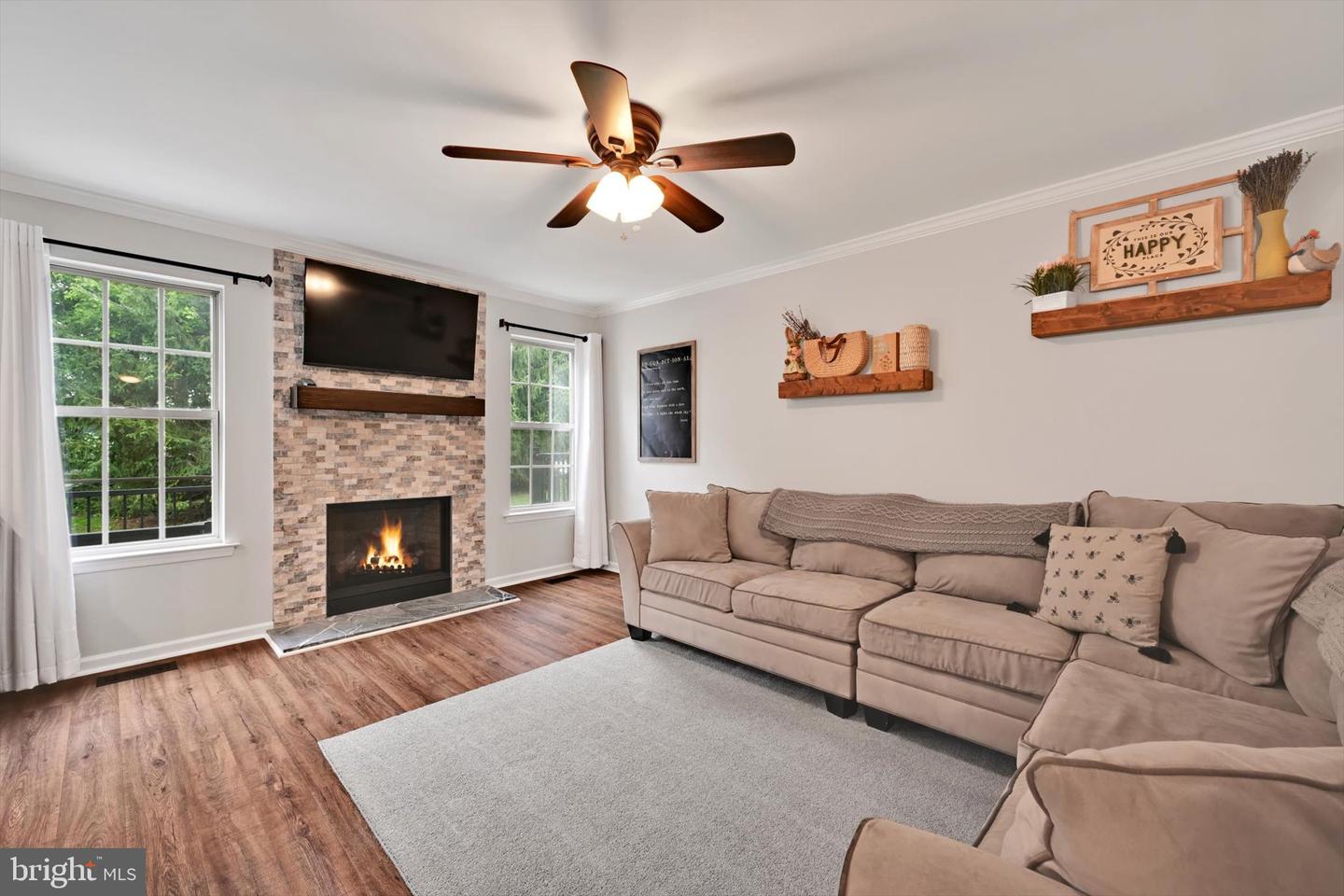 2806 Gateway Dr # Property Photo 8