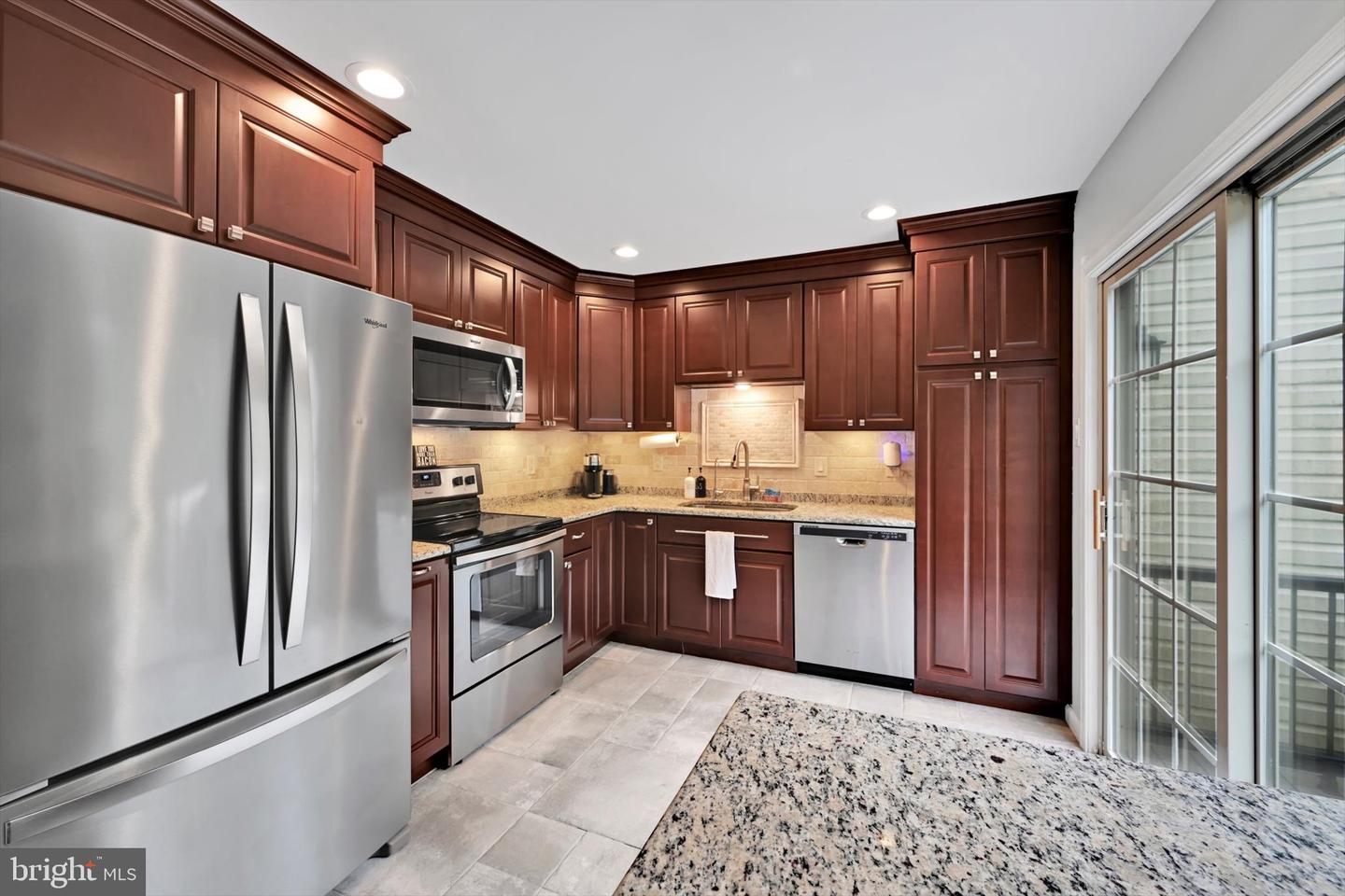 2806 Gateway Dr # Property Photo 14