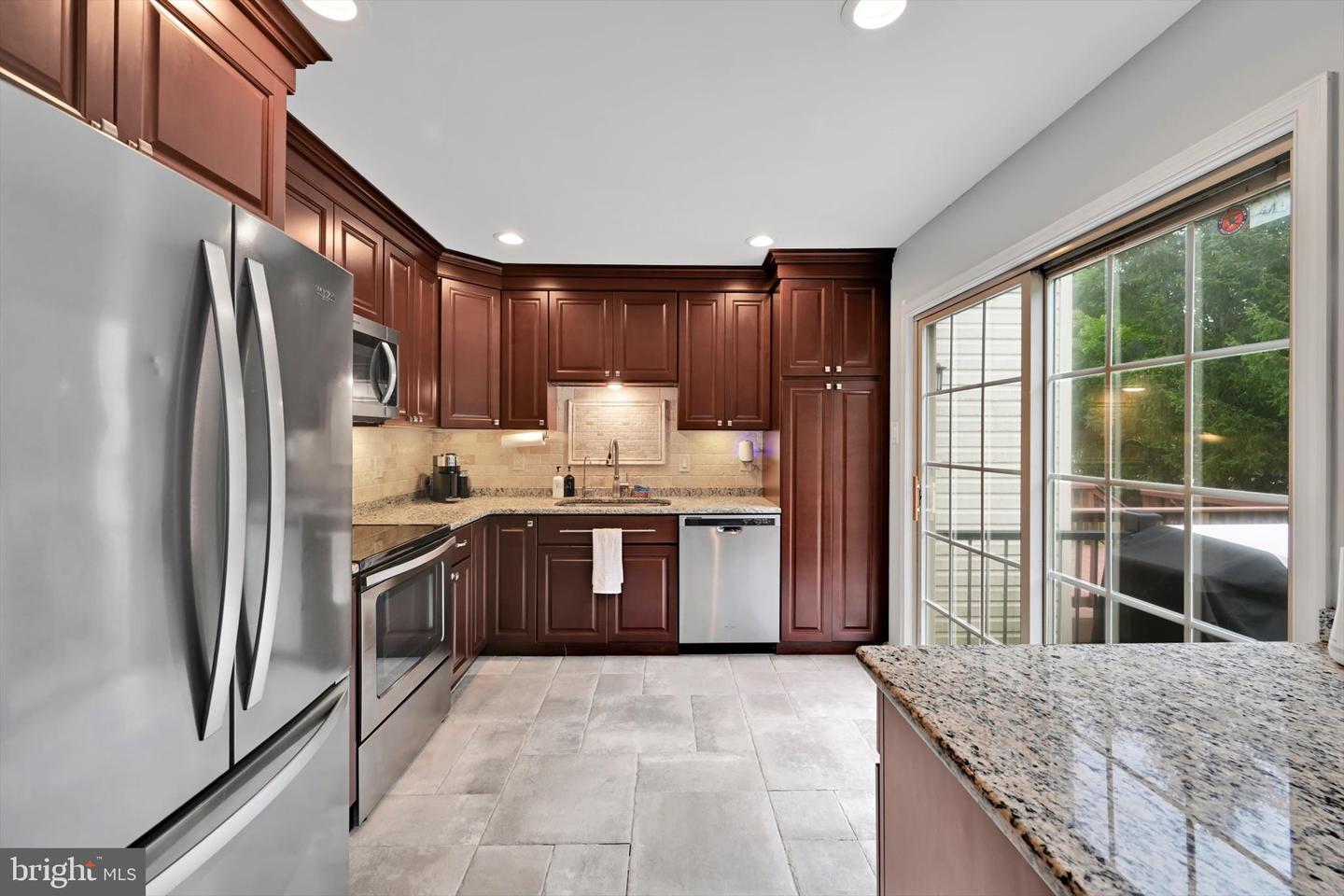 2806 Gateway Dr # Property Photo 15