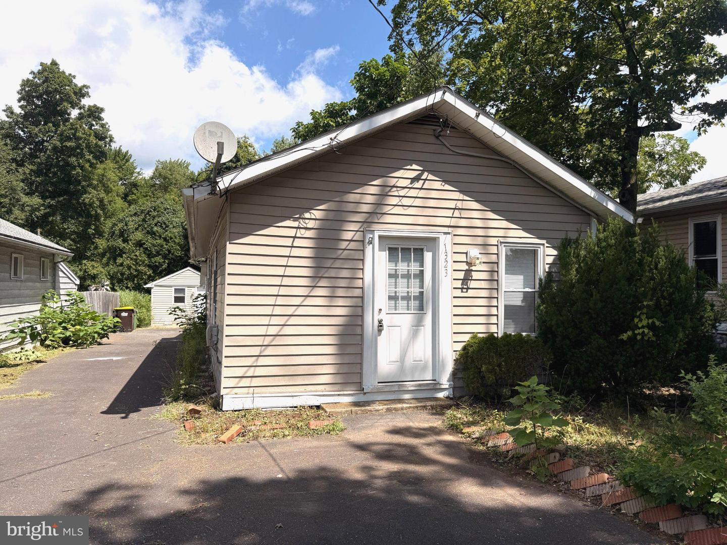 1323 SCHWAB RD #