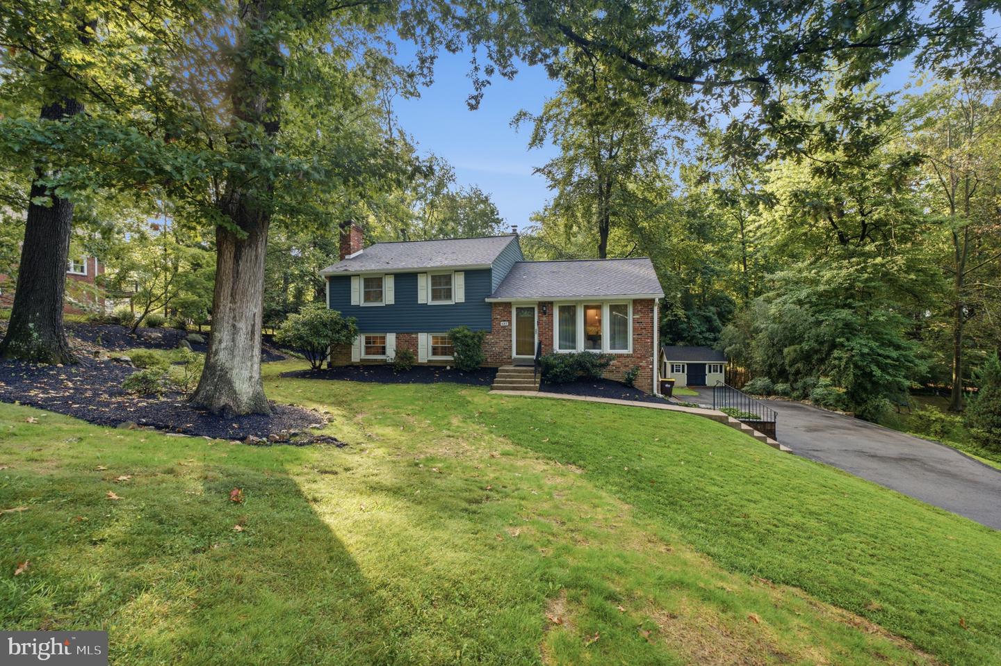687 Brookwood Rd Property Photo 2