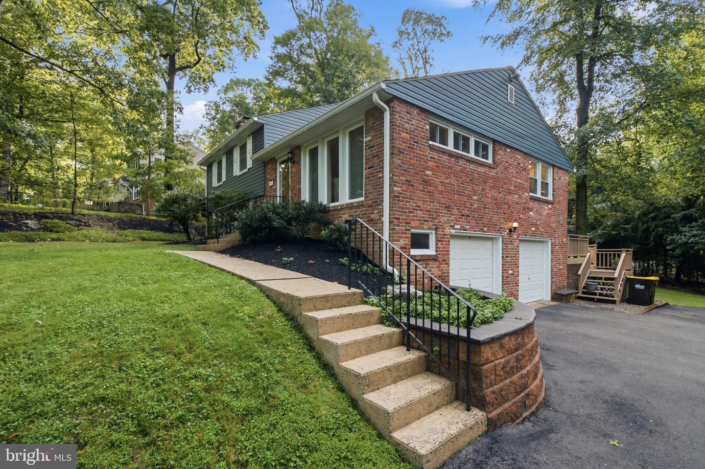 687 Brookwood Rd Property Photo 3