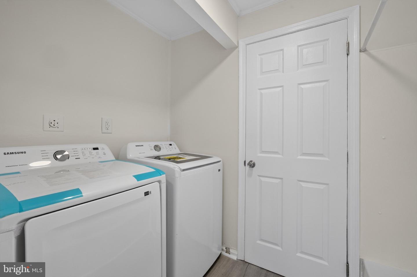 109 N Warren St Property Photo 12