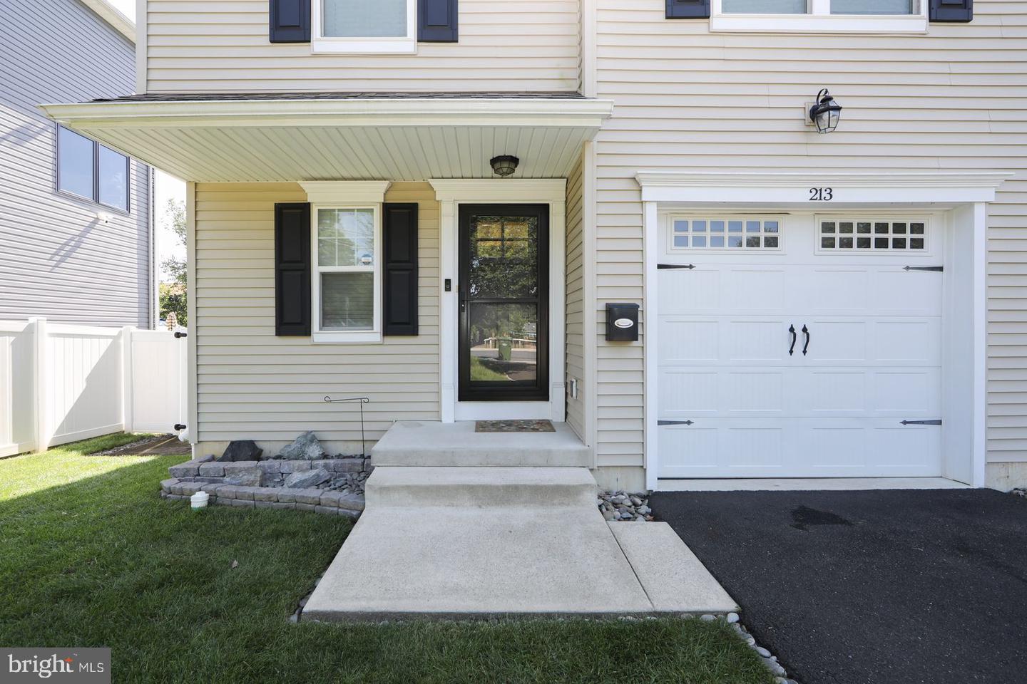 213 Girard Ave # Property Photo 1