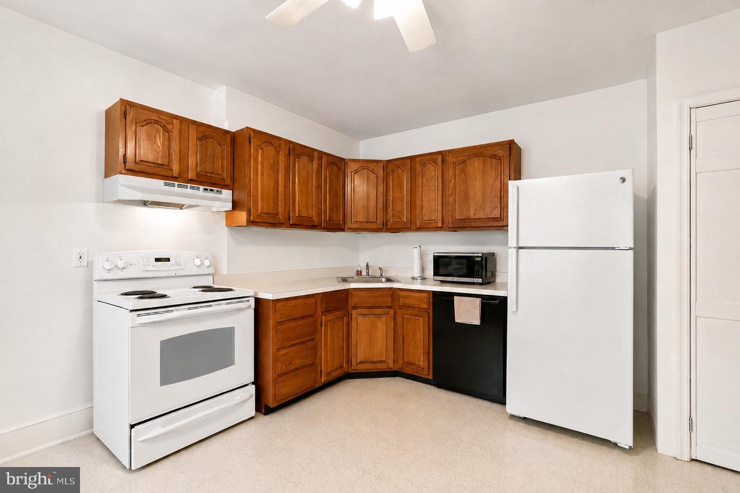 434 W Walnut St Property Photo 6