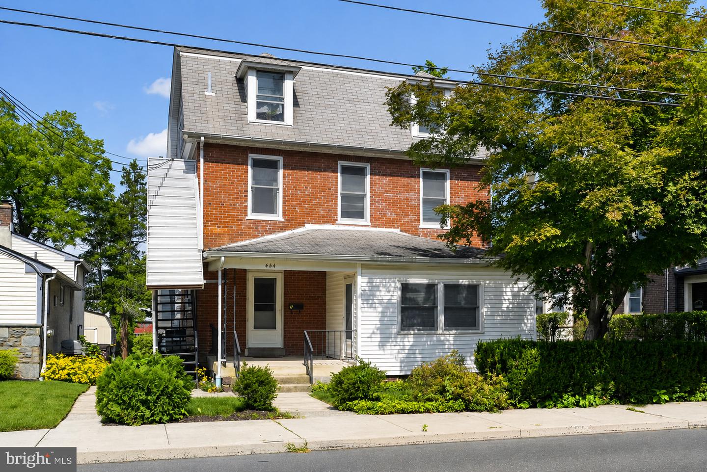 434 W Walnut St Property Photo 1