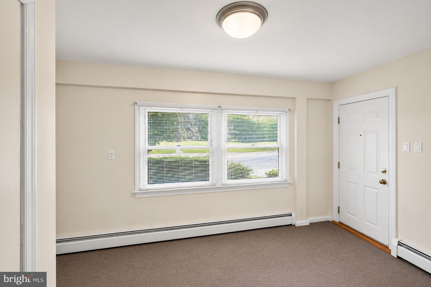434 W Walnut St Property Photo 5