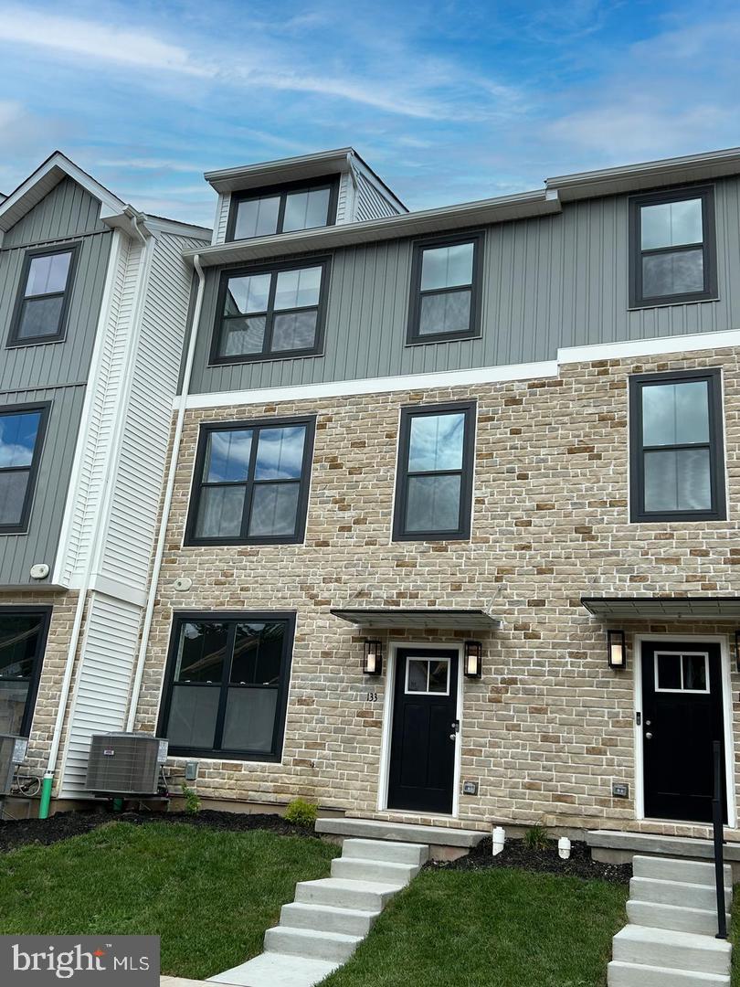 133 COBBLESTONE DR #4-23