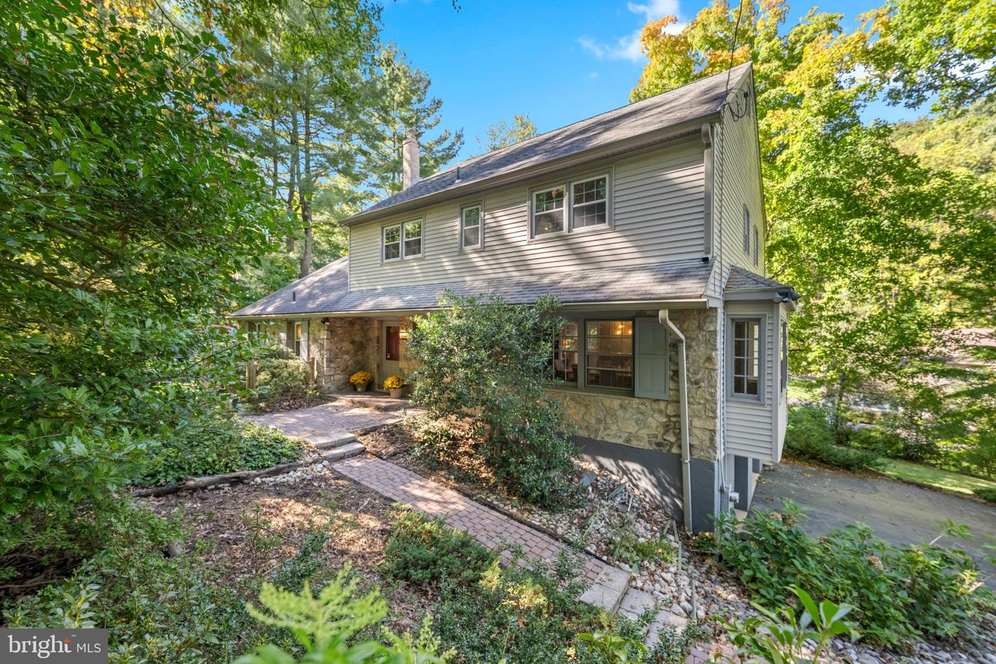 421 GARRISON WAY Property Photo 1