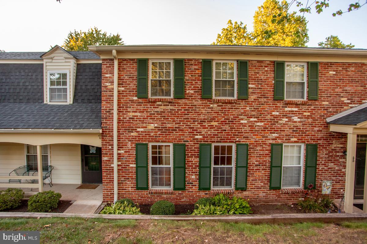 194 Berwick Pl #21e Property Photo 1