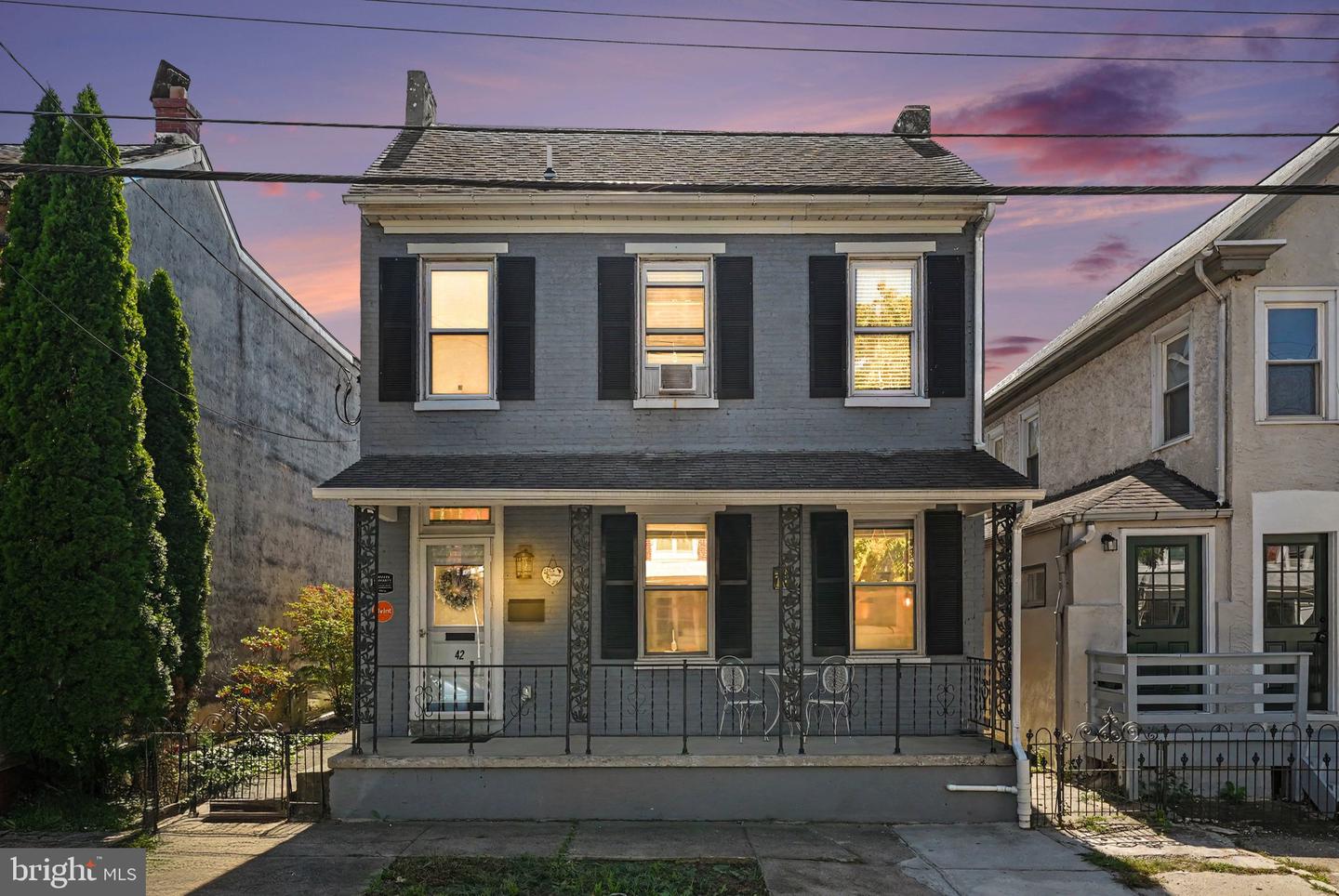 42 CHESTNUT ST Property Photo 1