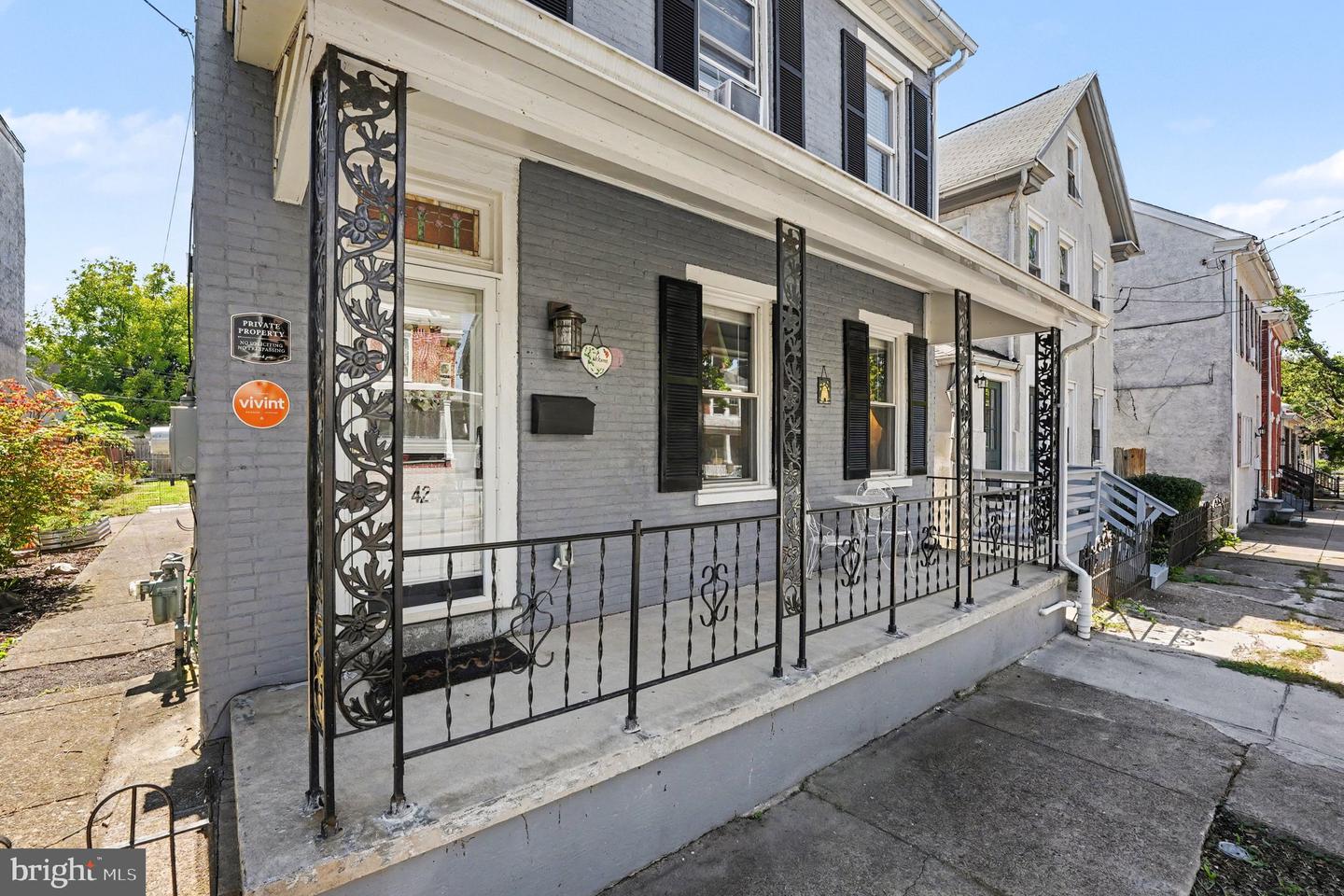 42 Chestnut St Property Photo 4
