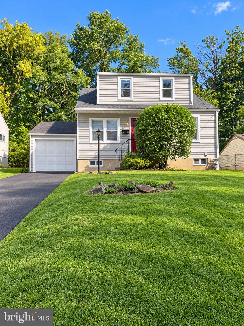 1008 E Southampton Ave # Property Photo 1