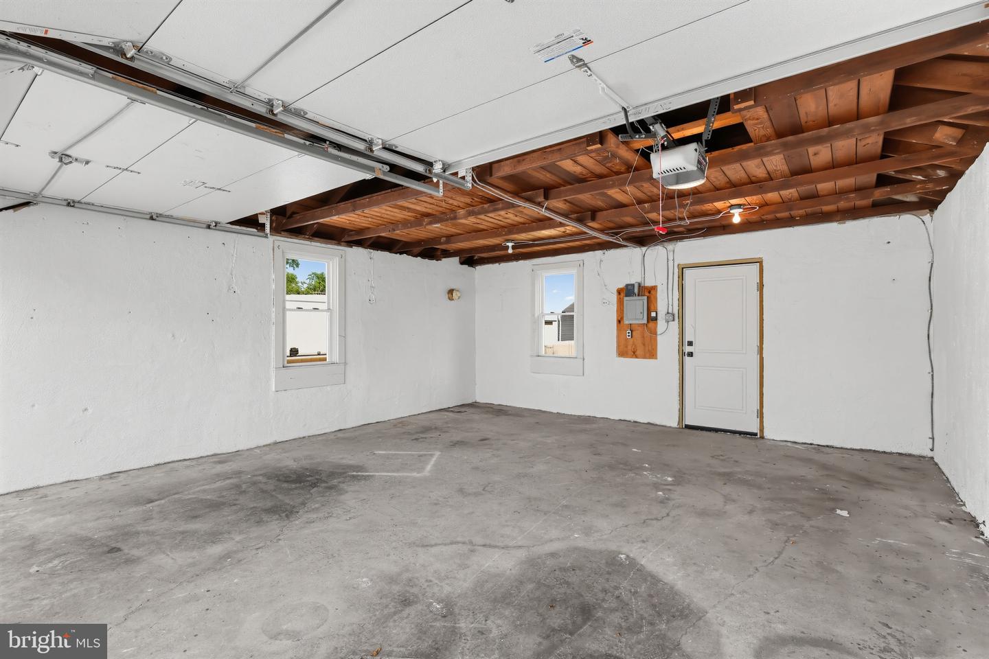 341 W 11th Ave Property Photo 35