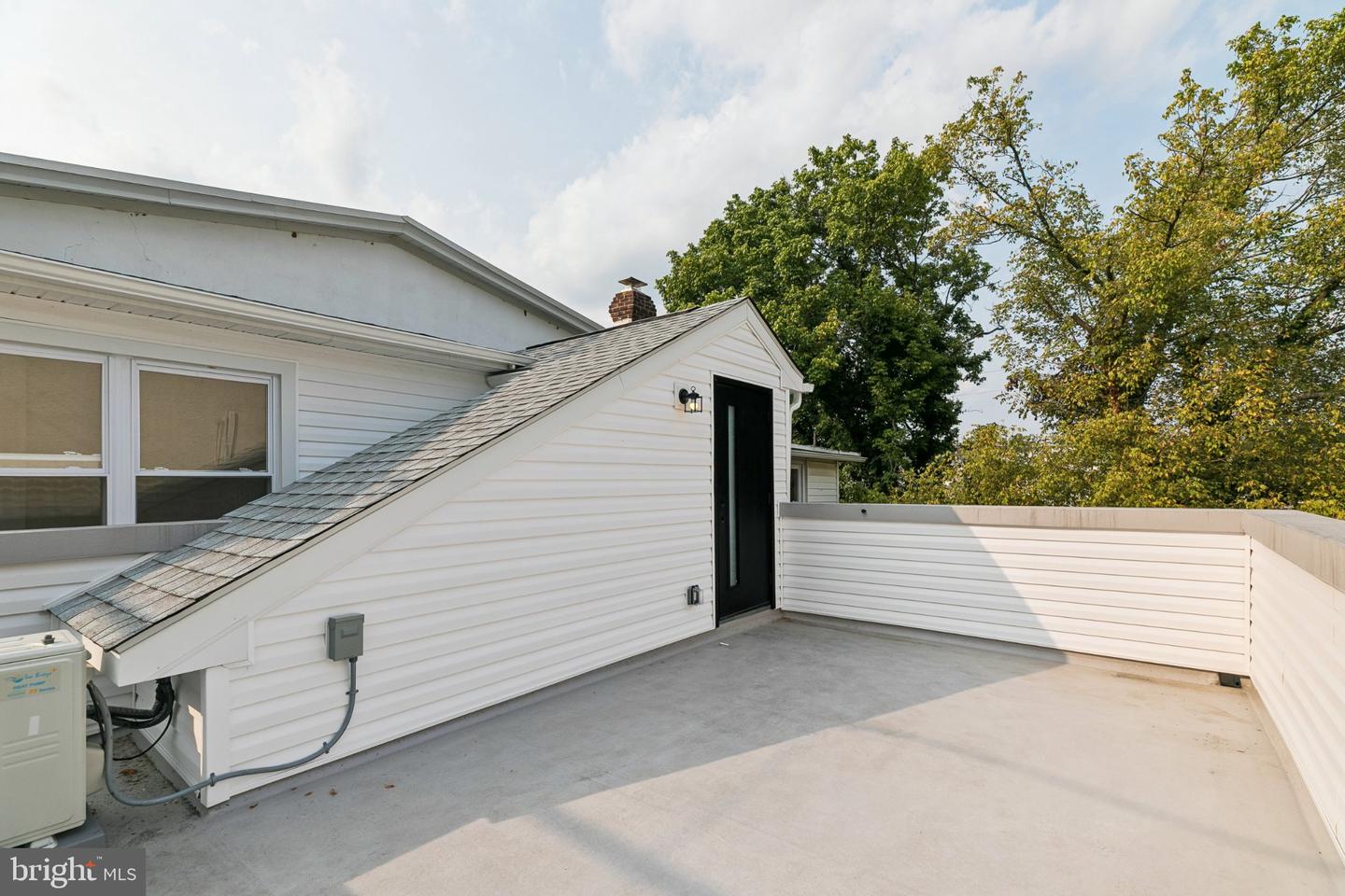 17 Jefferson St #b Property Photo 3