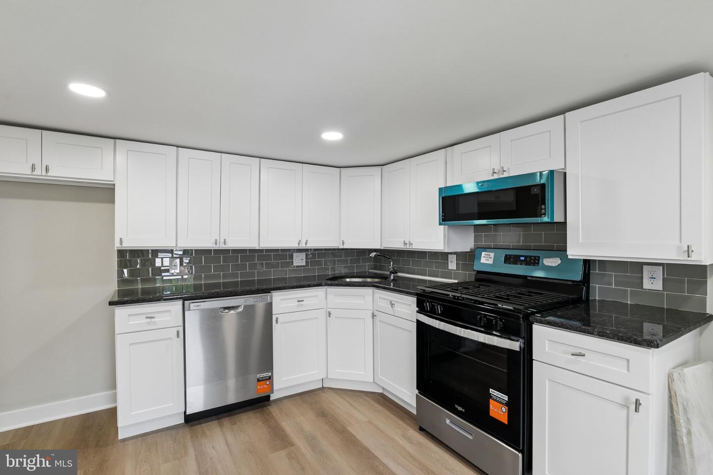 17 Jefferson St #b Property Photo 18