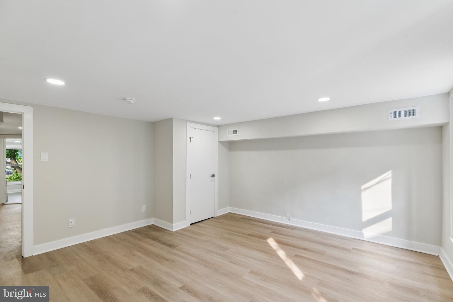 17 Jefferson St #b Property Photo 28
