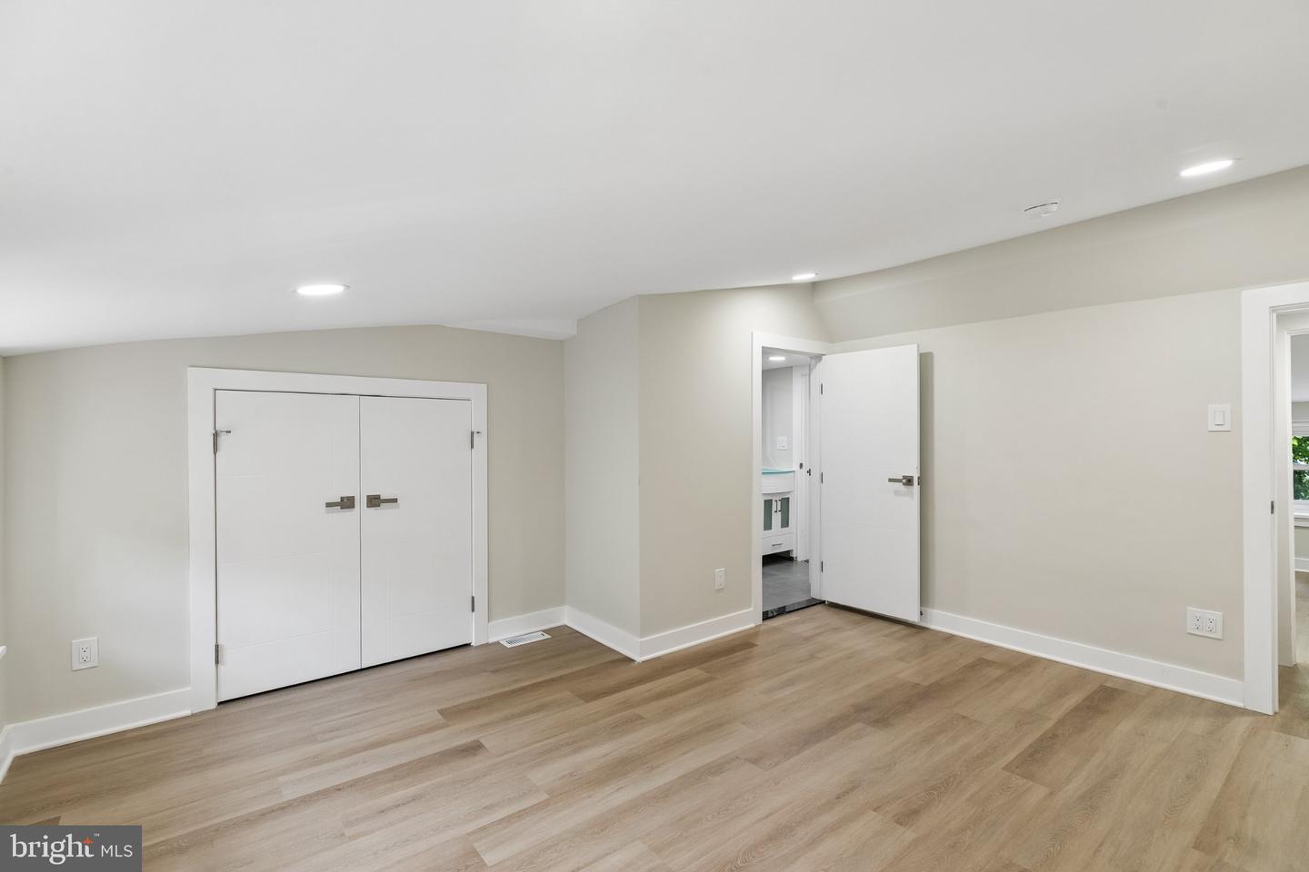 17 Jefferson St #b Property Photo 32