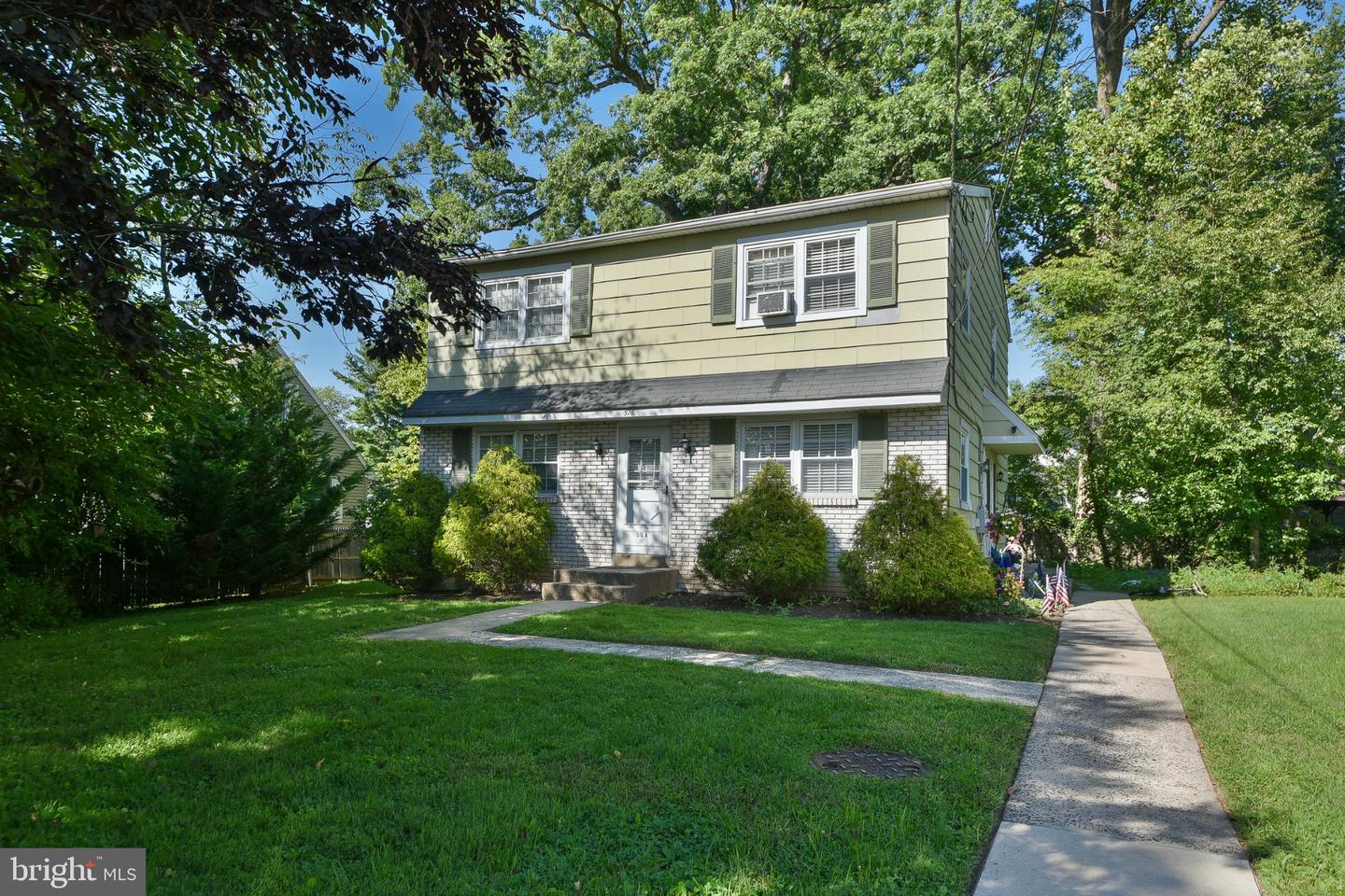 576 Meadowbrook Ave # Property Photo 2