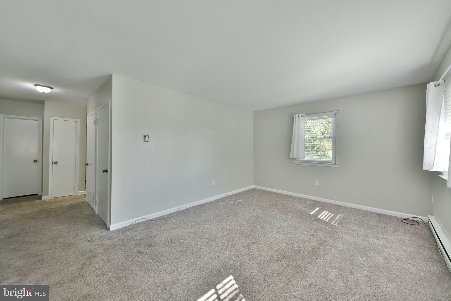 576 Meadowbrook Ave # Property Photo 3