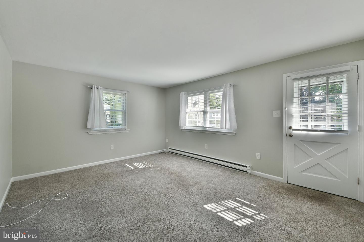 576 Meadowbrook Ave # Property Photo 4