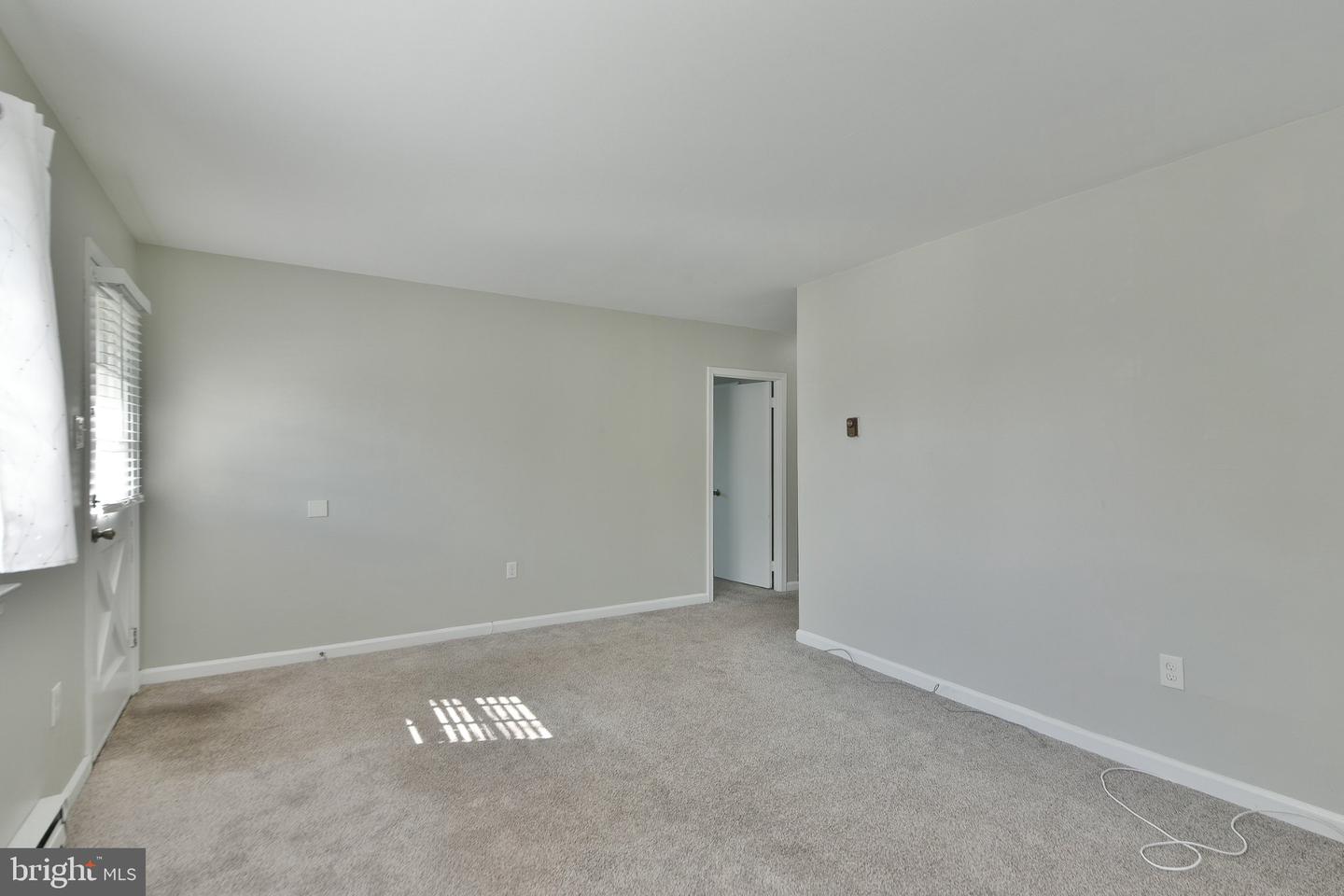 576 Meadowbrook Ave # Property Photo 5