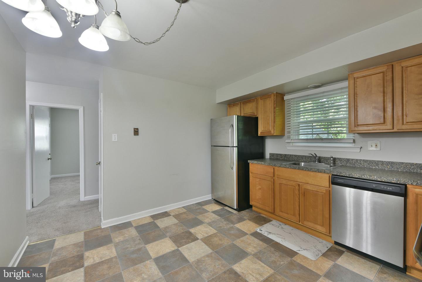 576 Meadowbrook Ave # Property Photo 7