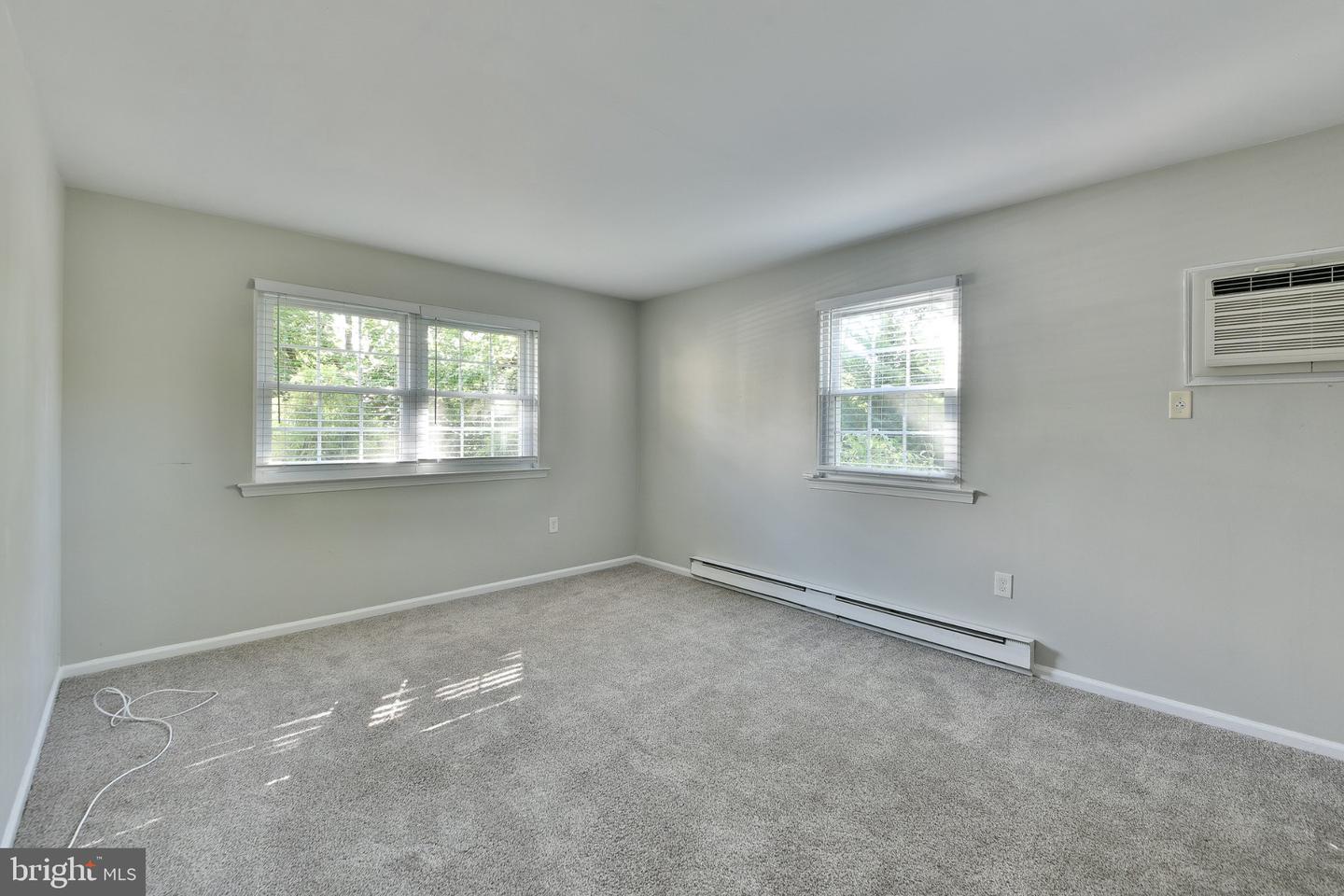 576 Meadowbrook Ave # Property Photo 9