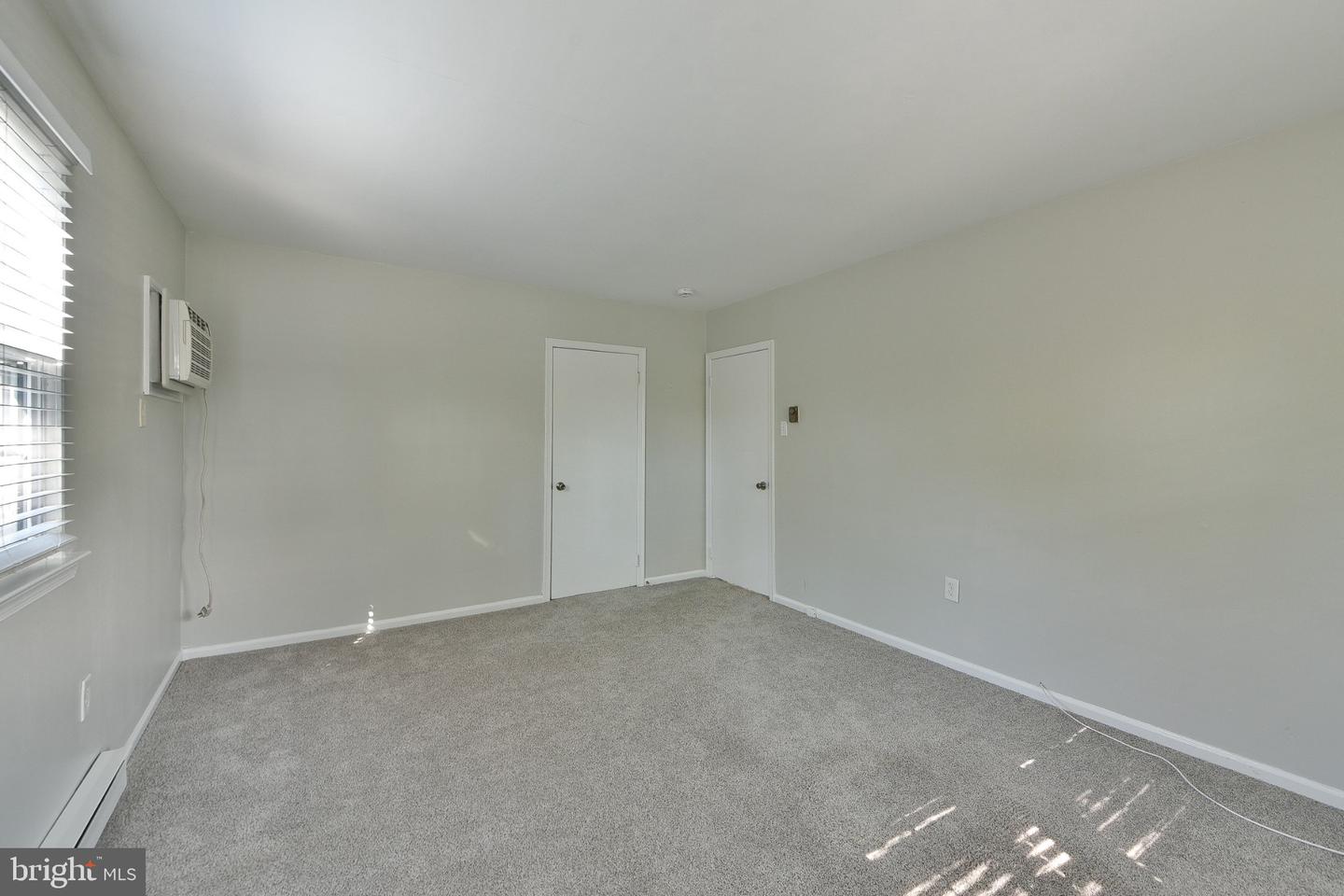 576 Meadowbrook Ave # Property Photo 10
