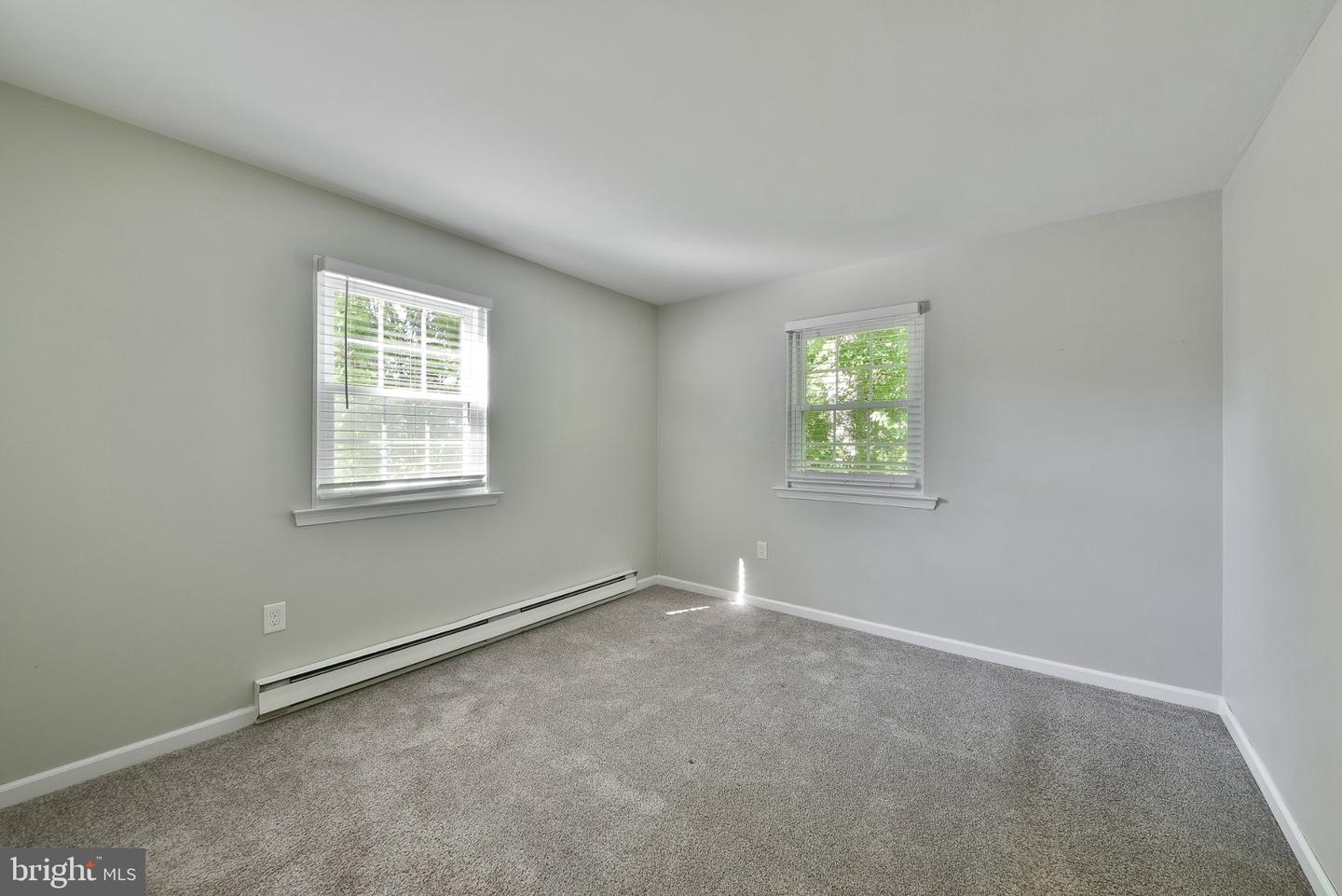 576 Meadowbrook Ave # Property Photo 11
