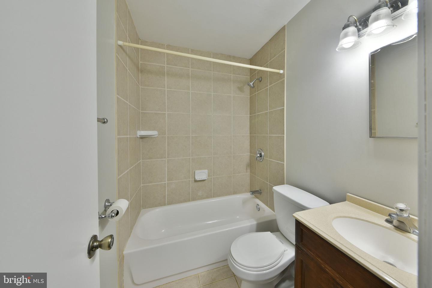 576 Meadowbrook Ave # Property Photo 13