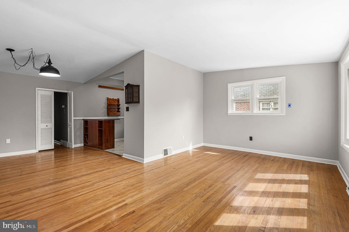 540 Wanamaker Rd Property Photo 4