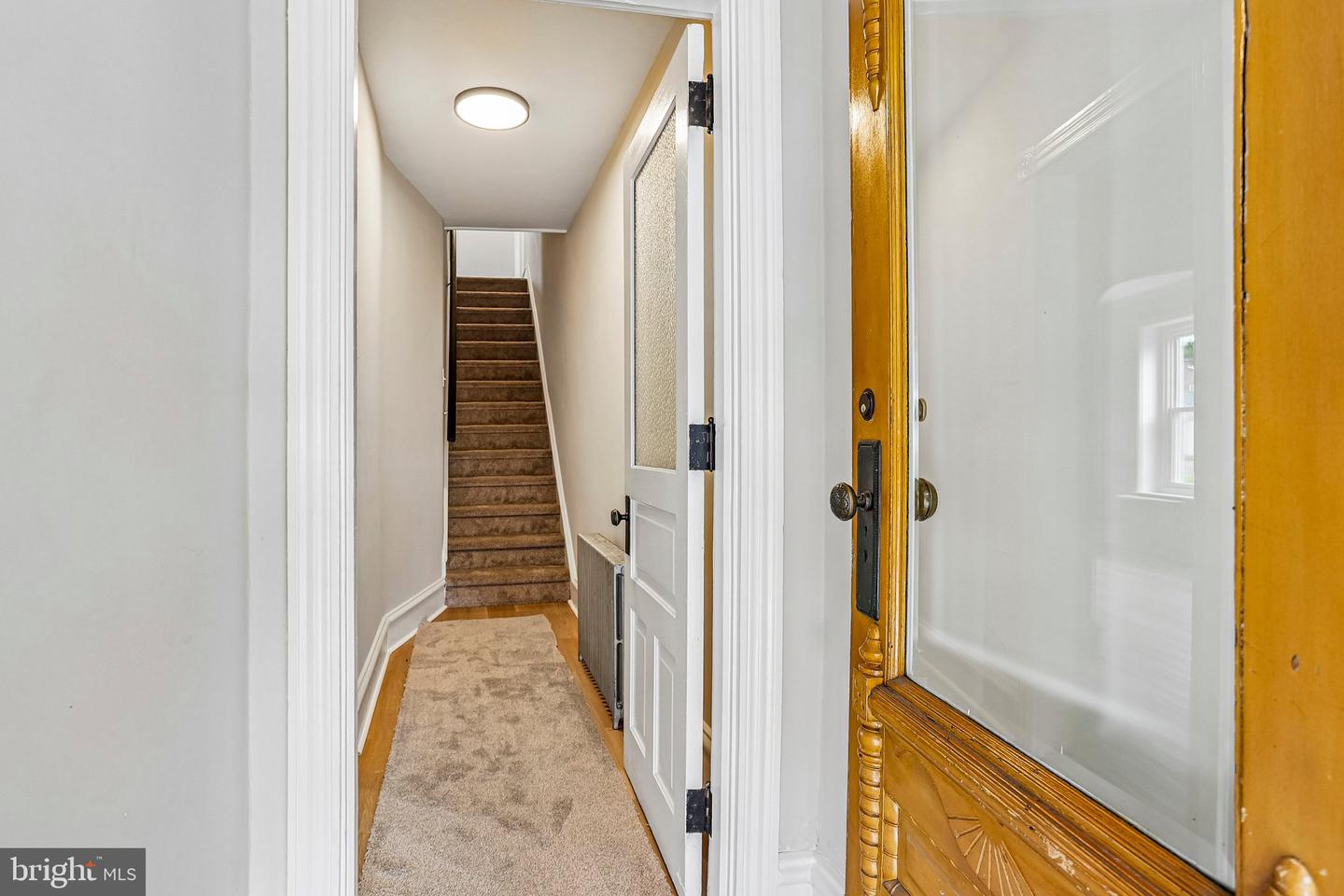 427 W Race St Property Photo 5