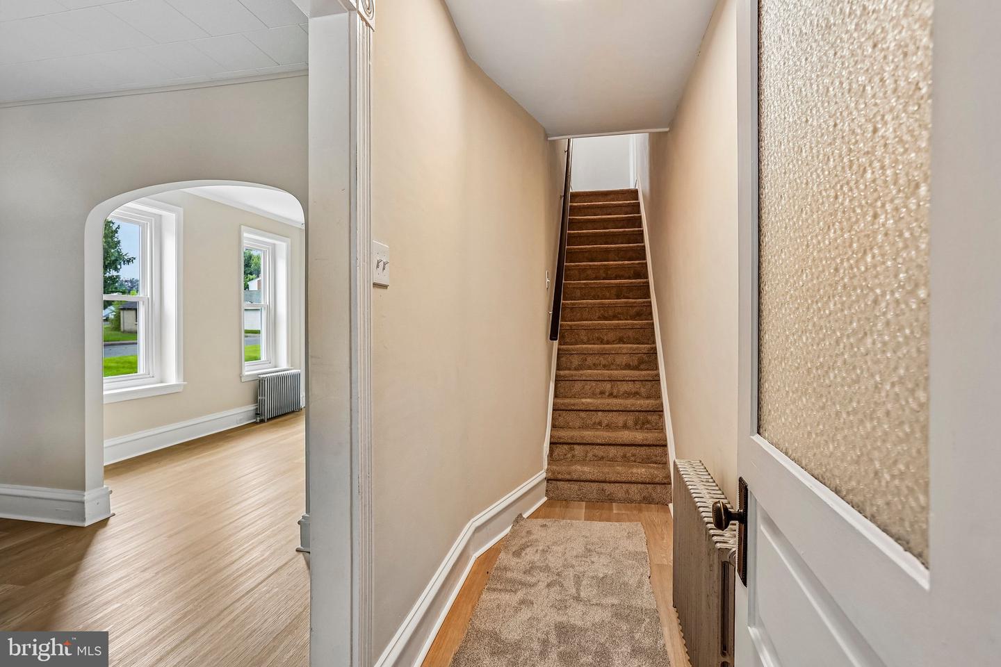 427 W Race St Property Photo 7
