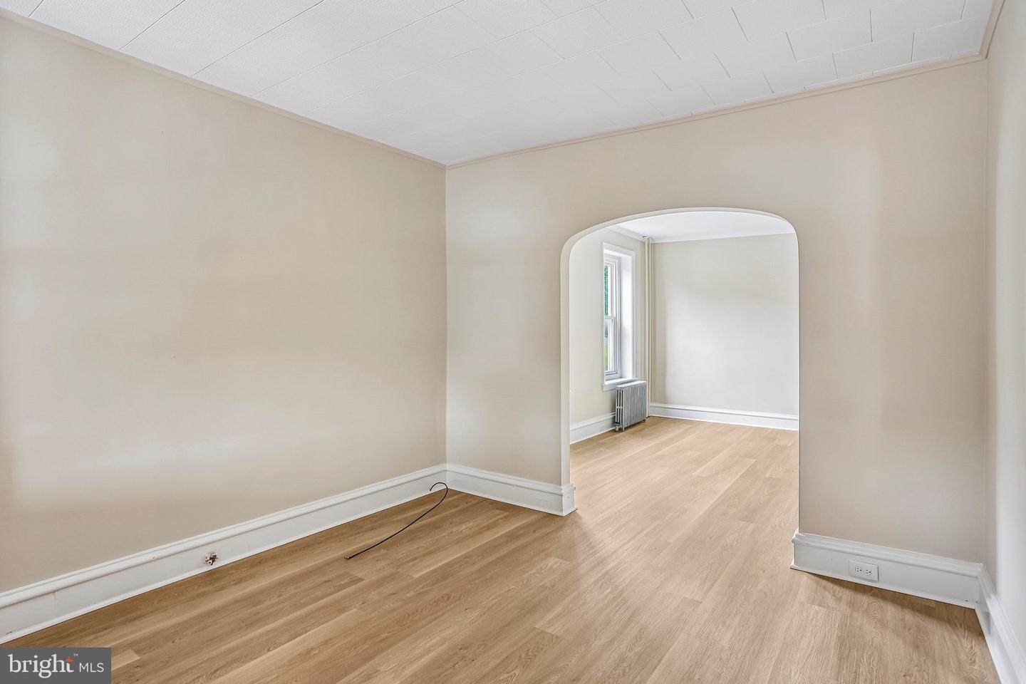 427 W Race St Property Photo 8
