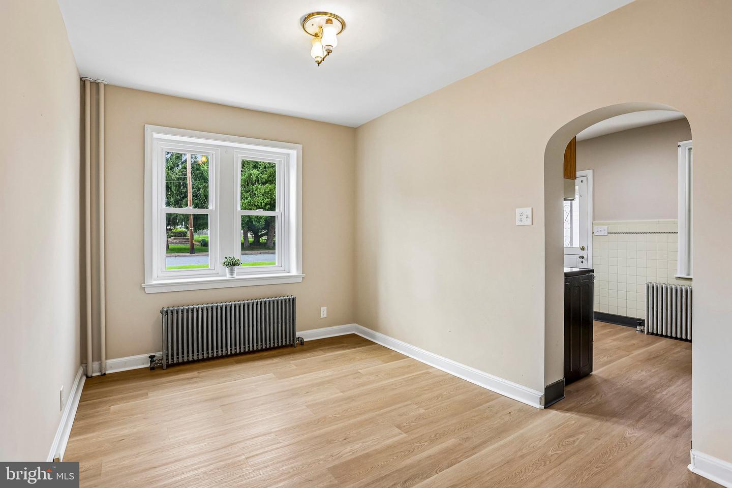 427 W Race St Property Photo 14