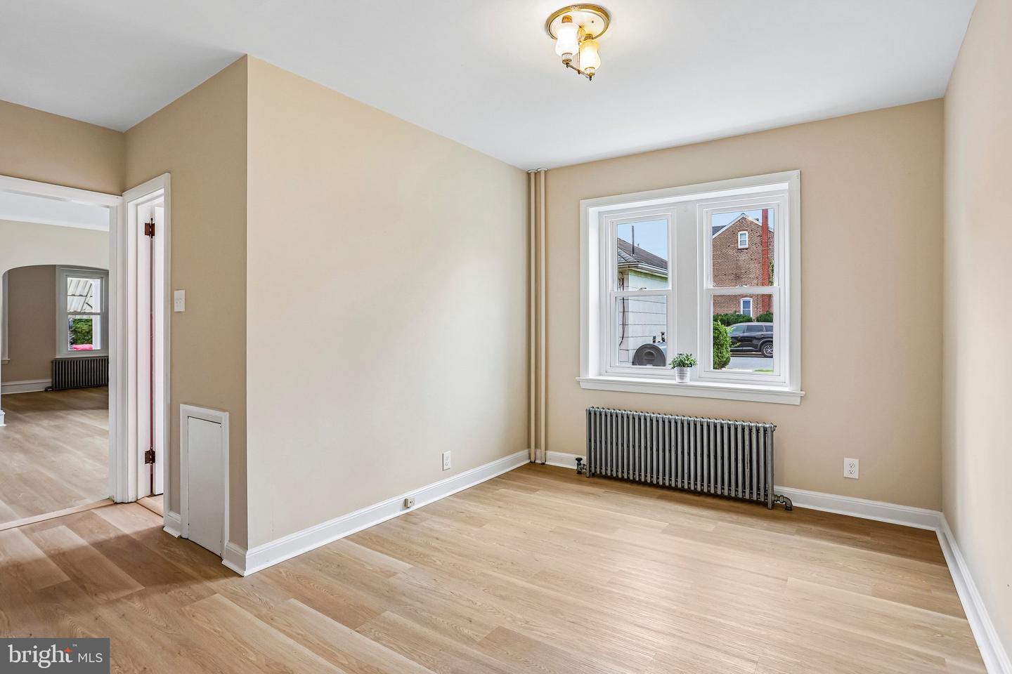 427 W Race St Property Photo 15